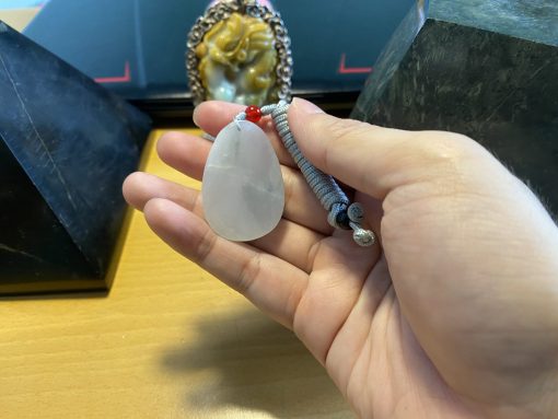 Bạch Ngọc Trường Lưu – Mặt dây cẩm thạch trắng thiên nhiên khắc vân thủy